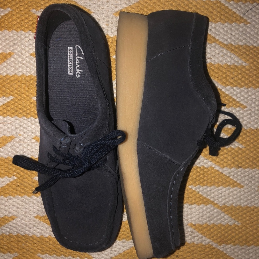 Clark’s Wallabee navy blue
